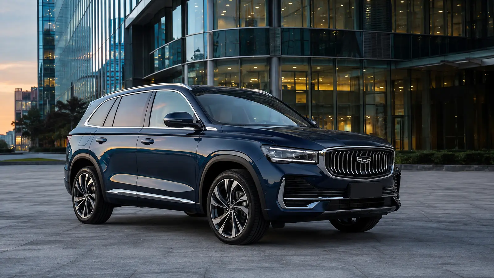 АВТО 1002157 синий Geely Monjaro крупно у делового центра
