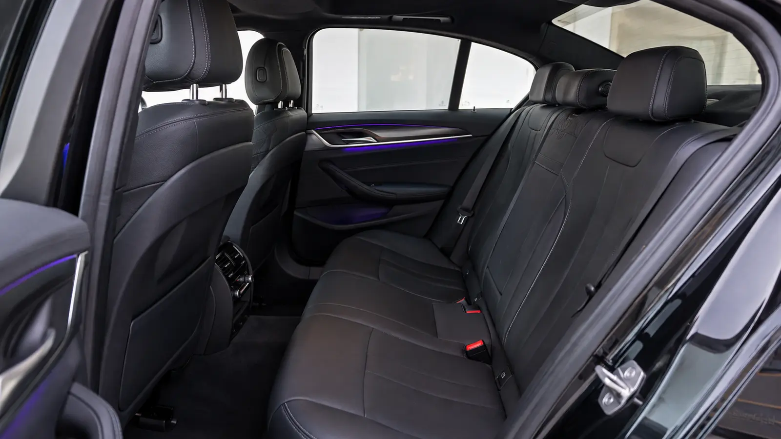 АВТО 1001730 задний салон BMW 5 Series
