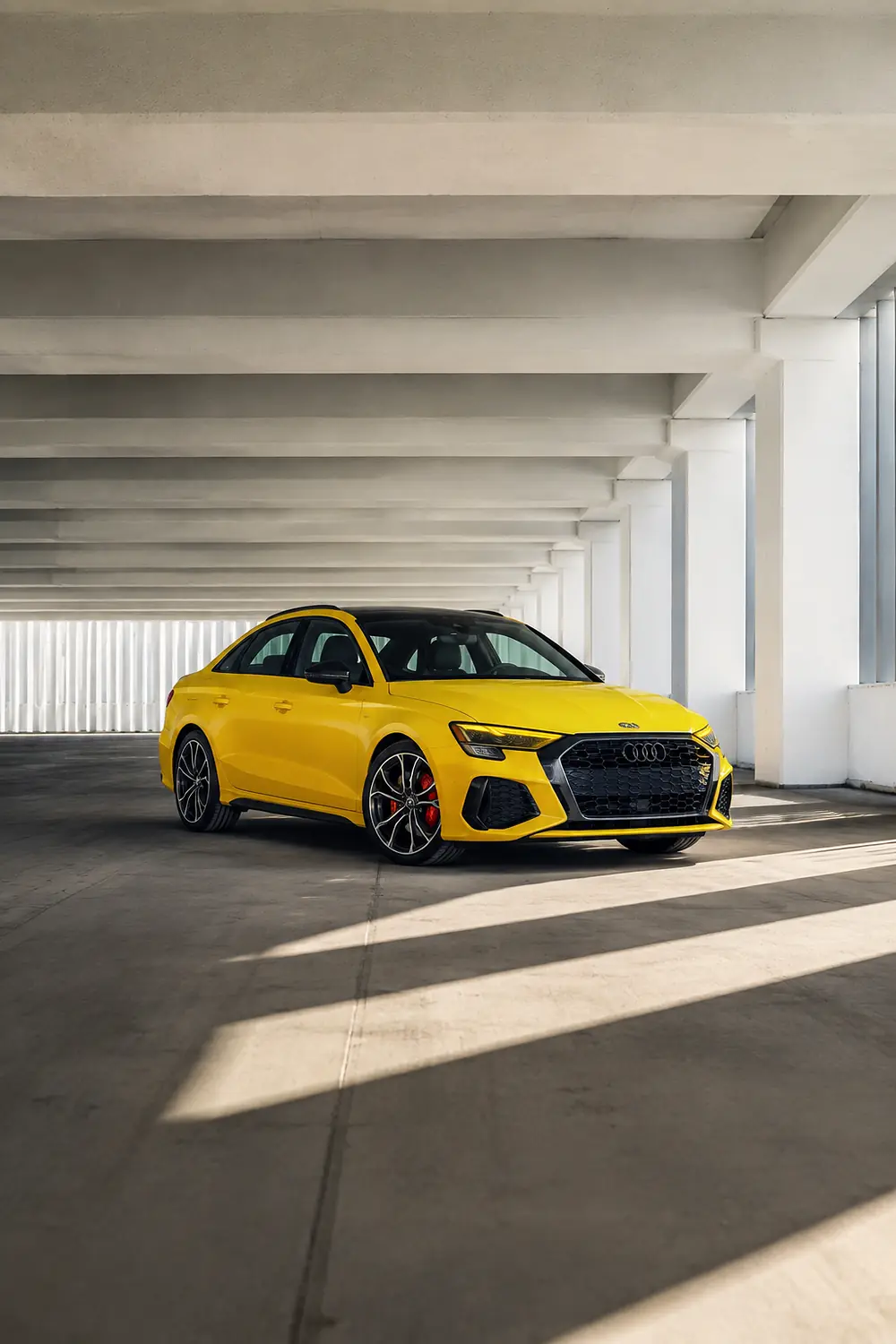 АВТО 1003598 жёлтый Audi RS 3 Sedan в графичном паркинге