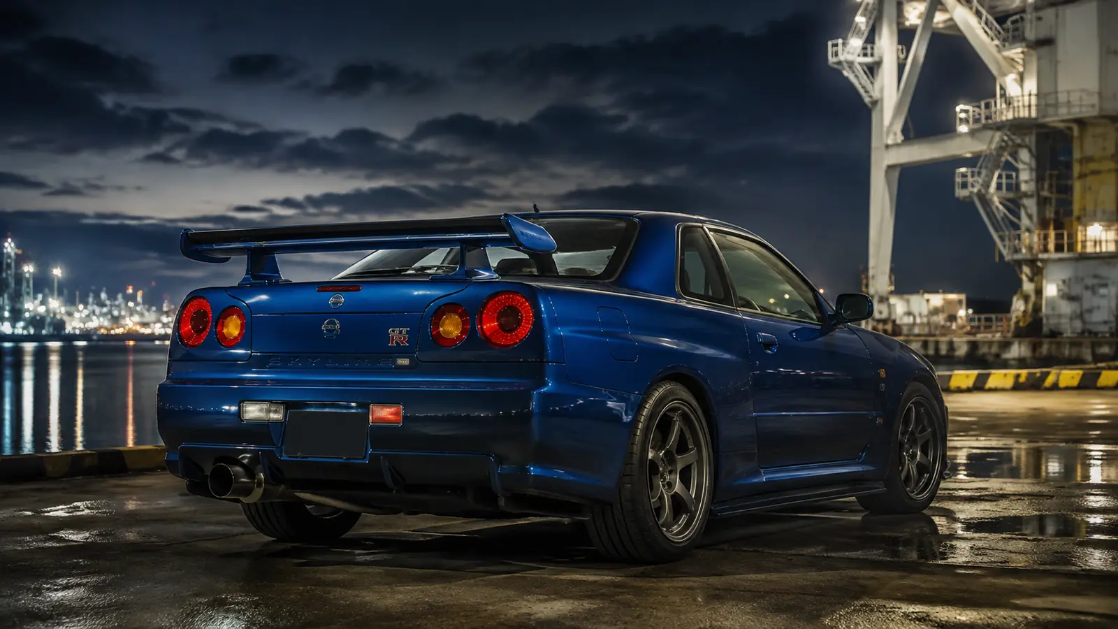 АВТО 1002439 синий Nissan Skyline GT-R R34 у ночного порта