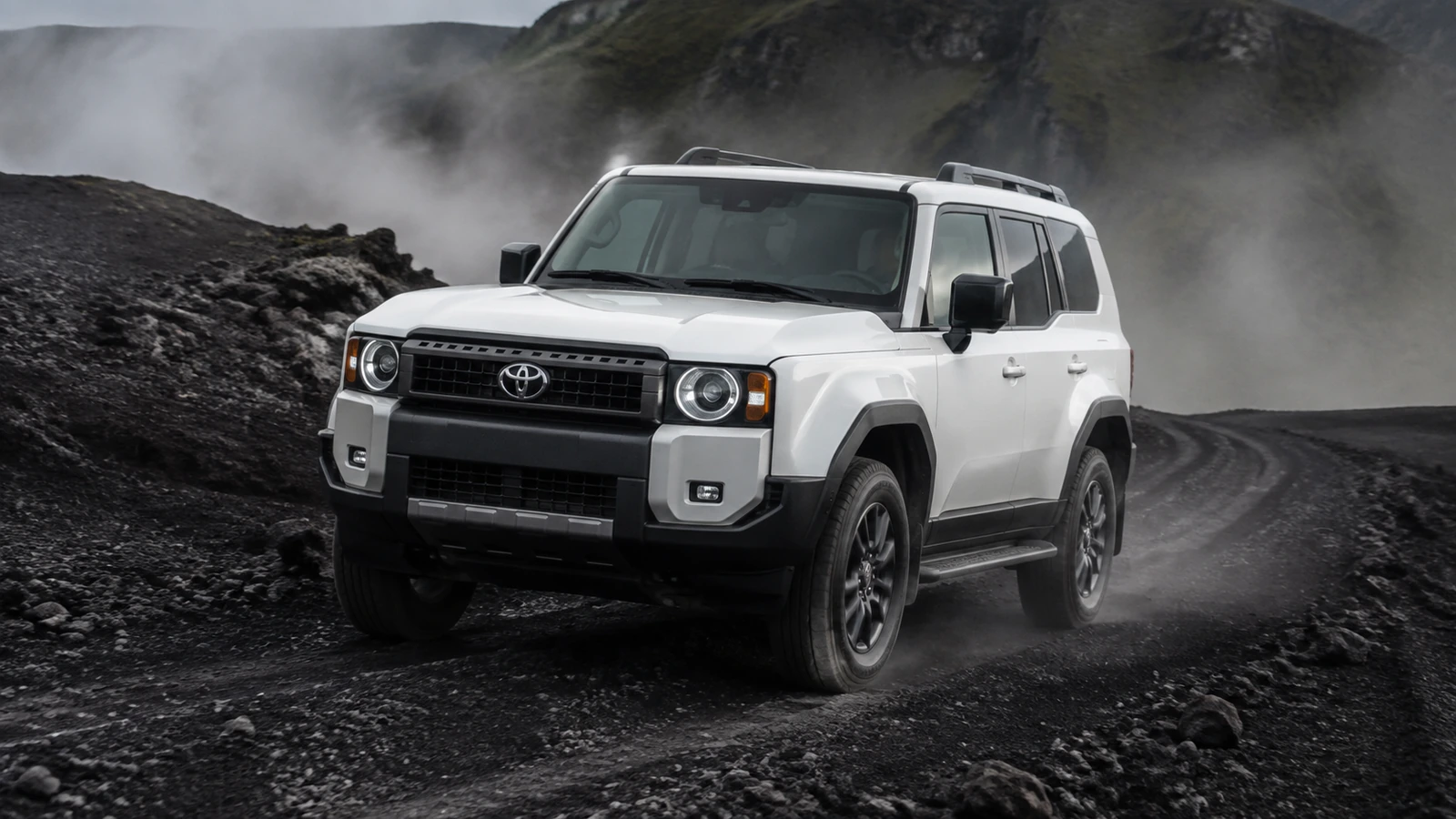 АВТО 1000713 белый Toyota Land Cruiser 250 на вулканической дороге