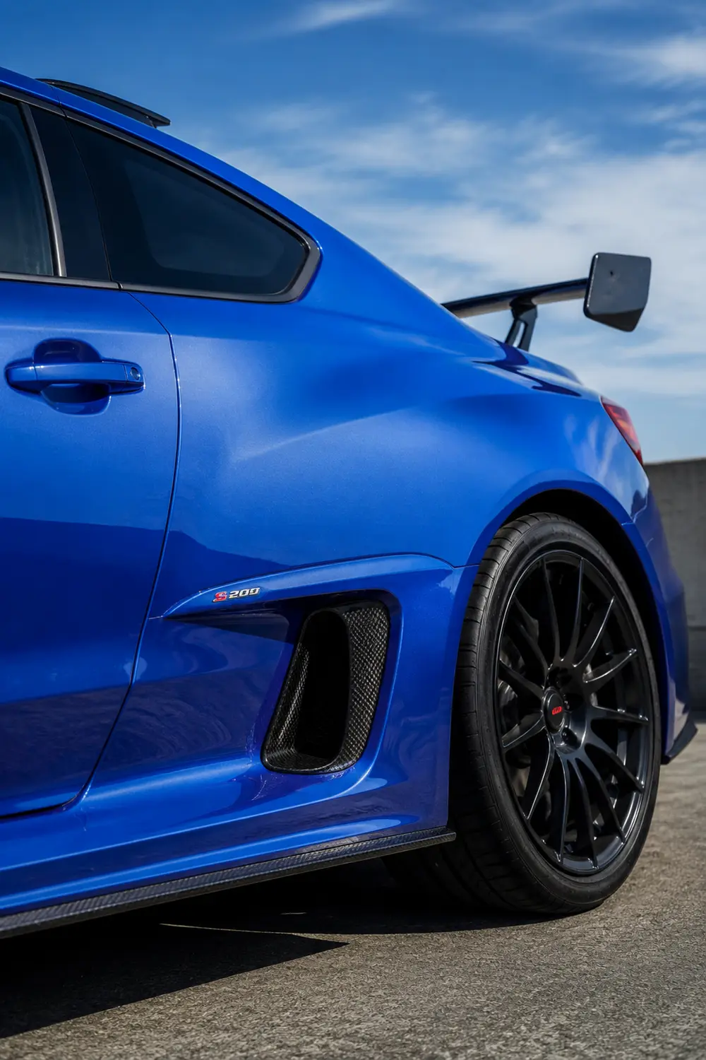 АВТО 1003758 синий Subaru WRX STI S209 крупно карбон и аэродетали