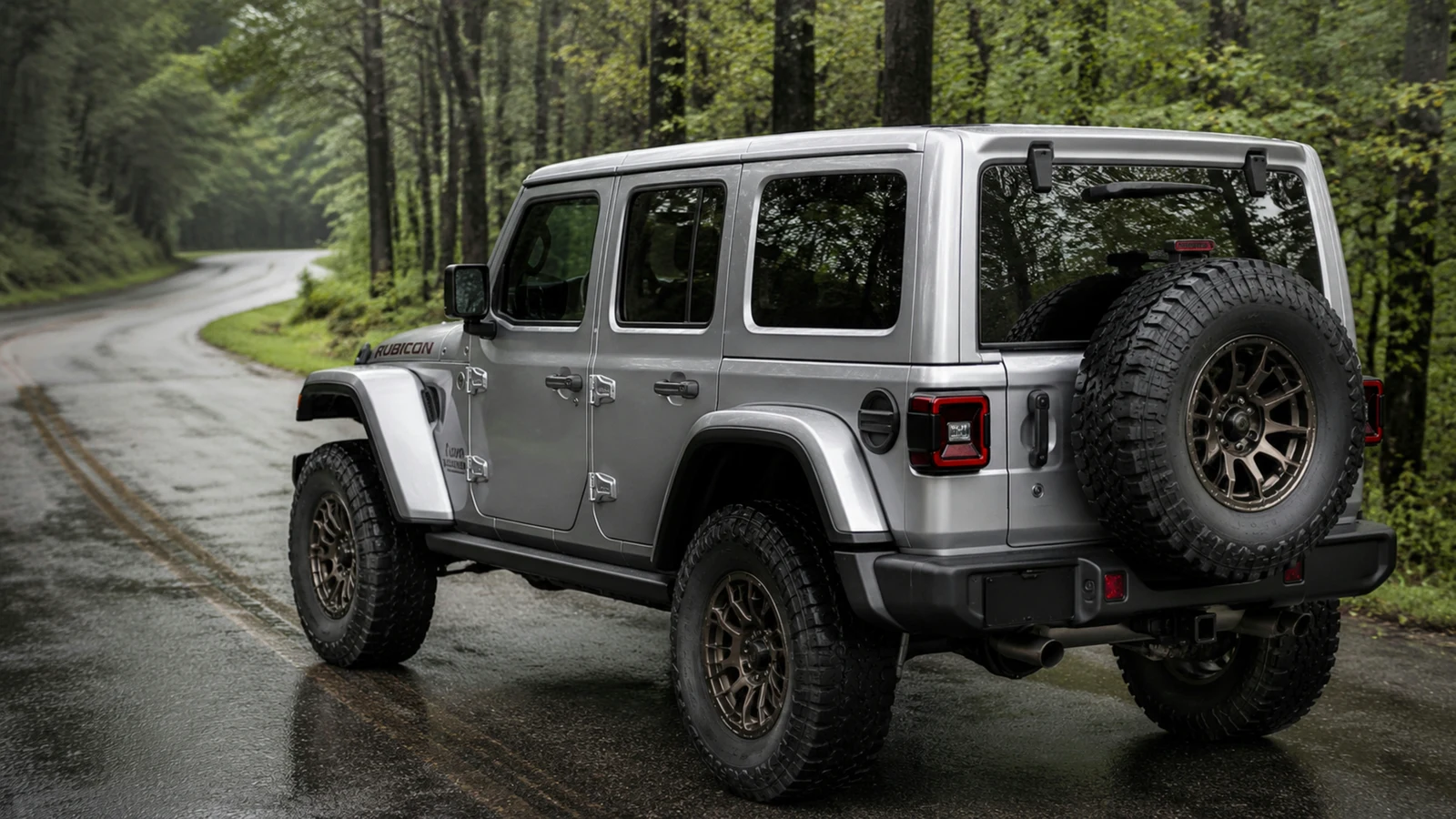 АВТО 1003211 серебристый Jeep Wrangler Rubicon 392 крупно премиальный кадр