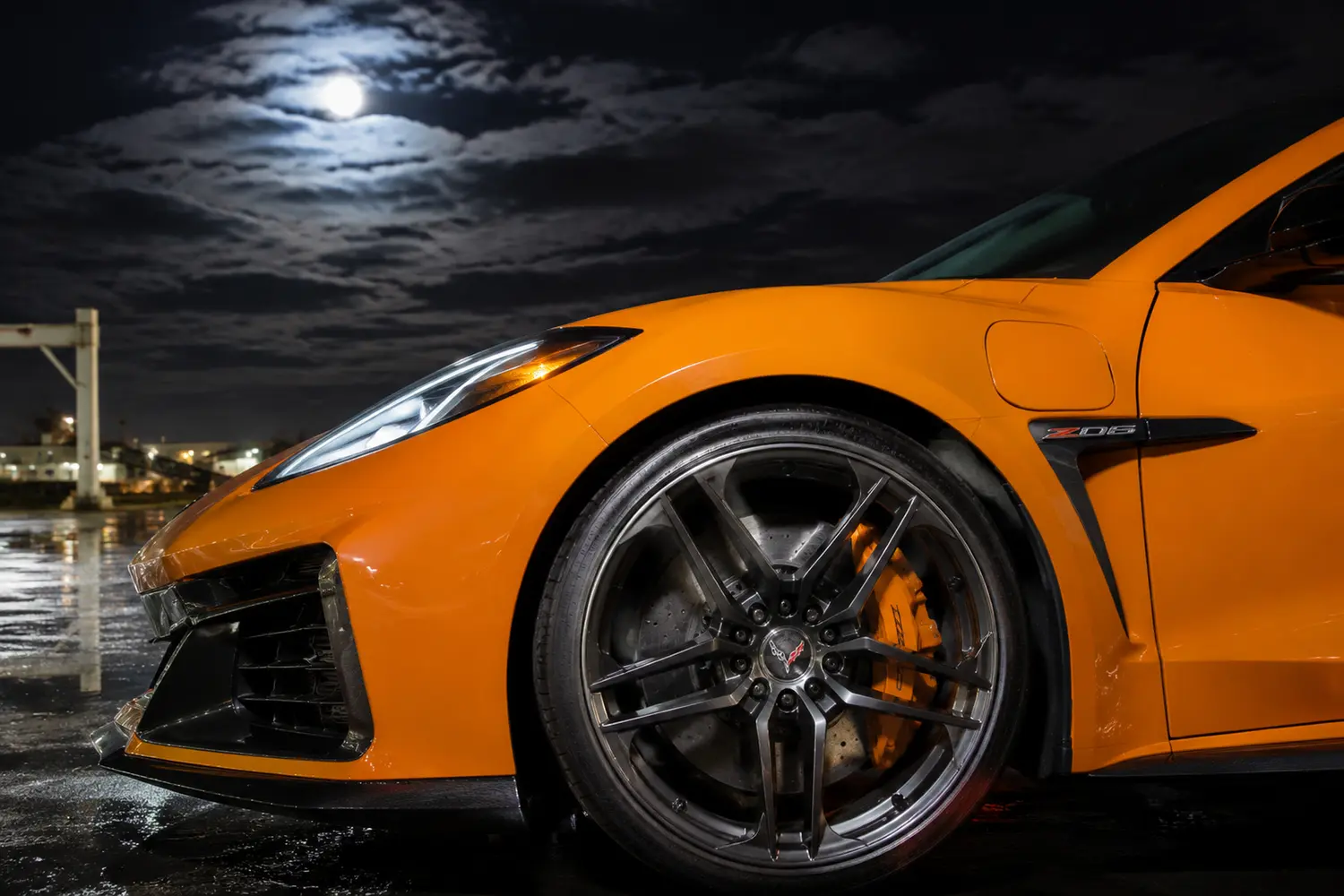 АВТО 1003733 оранжевый Chevrolet Corvette Z06 крупно колесо и тормоза