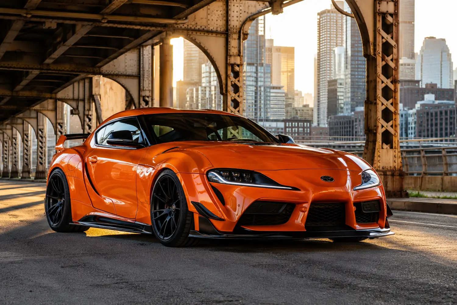 АВТО 1003868 Toyota Supra A90 под эстакадой Чикаго