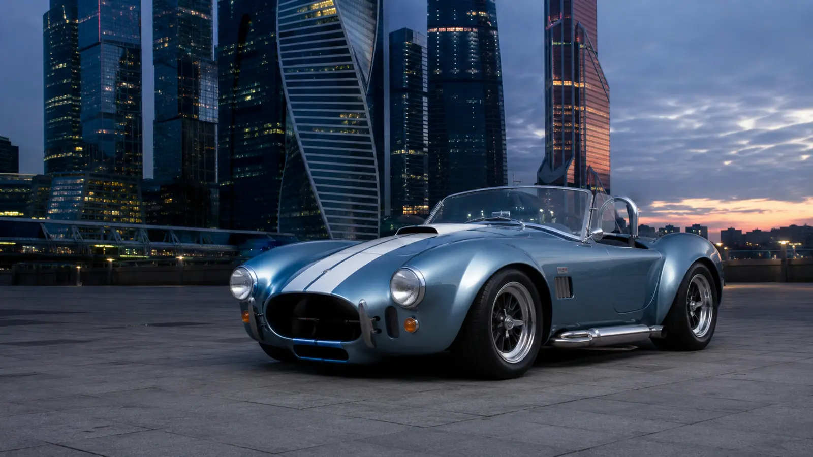 АВТО 1003385 ледяной голубой Shelby Cobra 427 целиком дальний постерный кадр