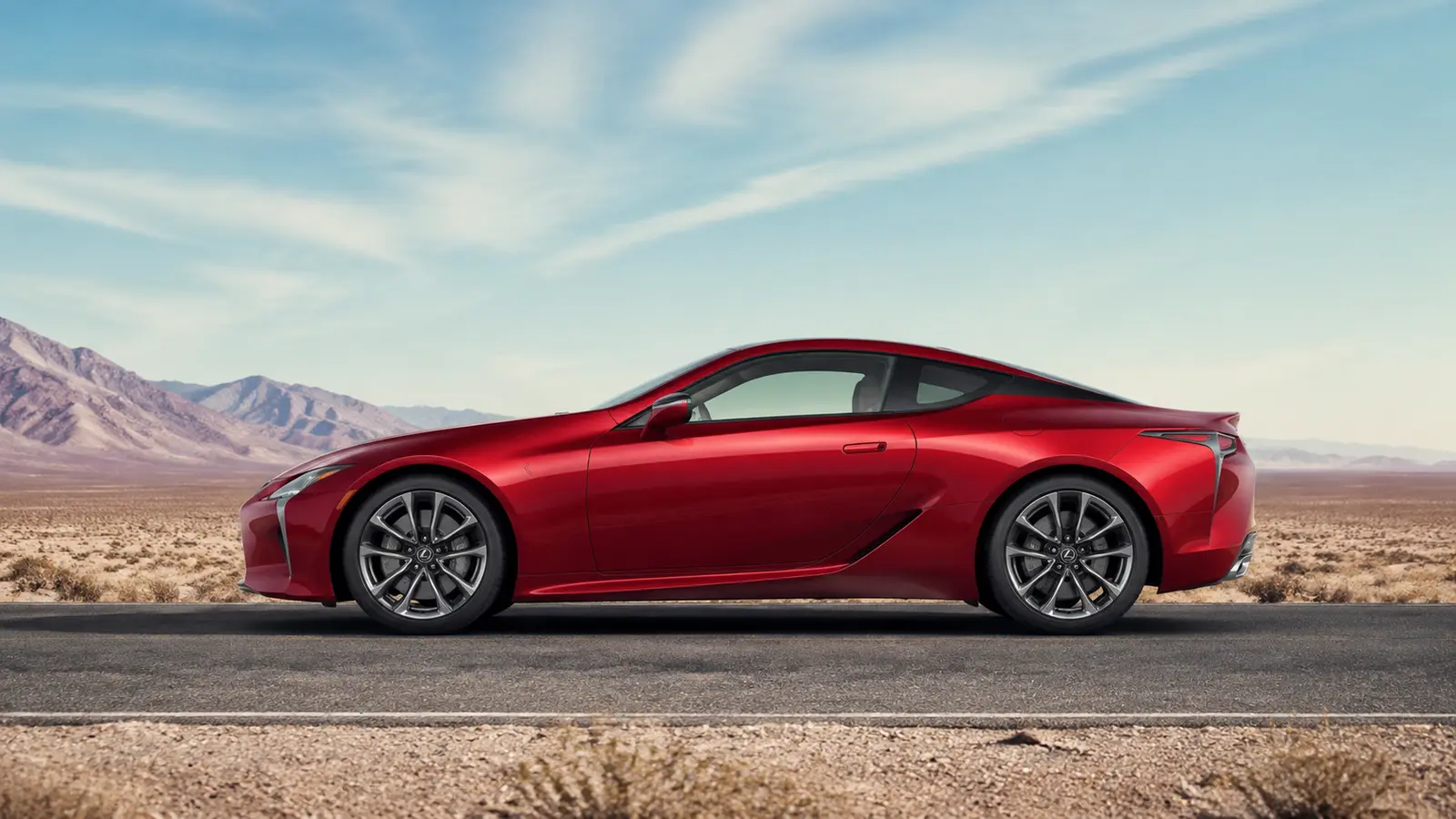 АВТО 1001007 красный Lexus LC на пустынной дороге