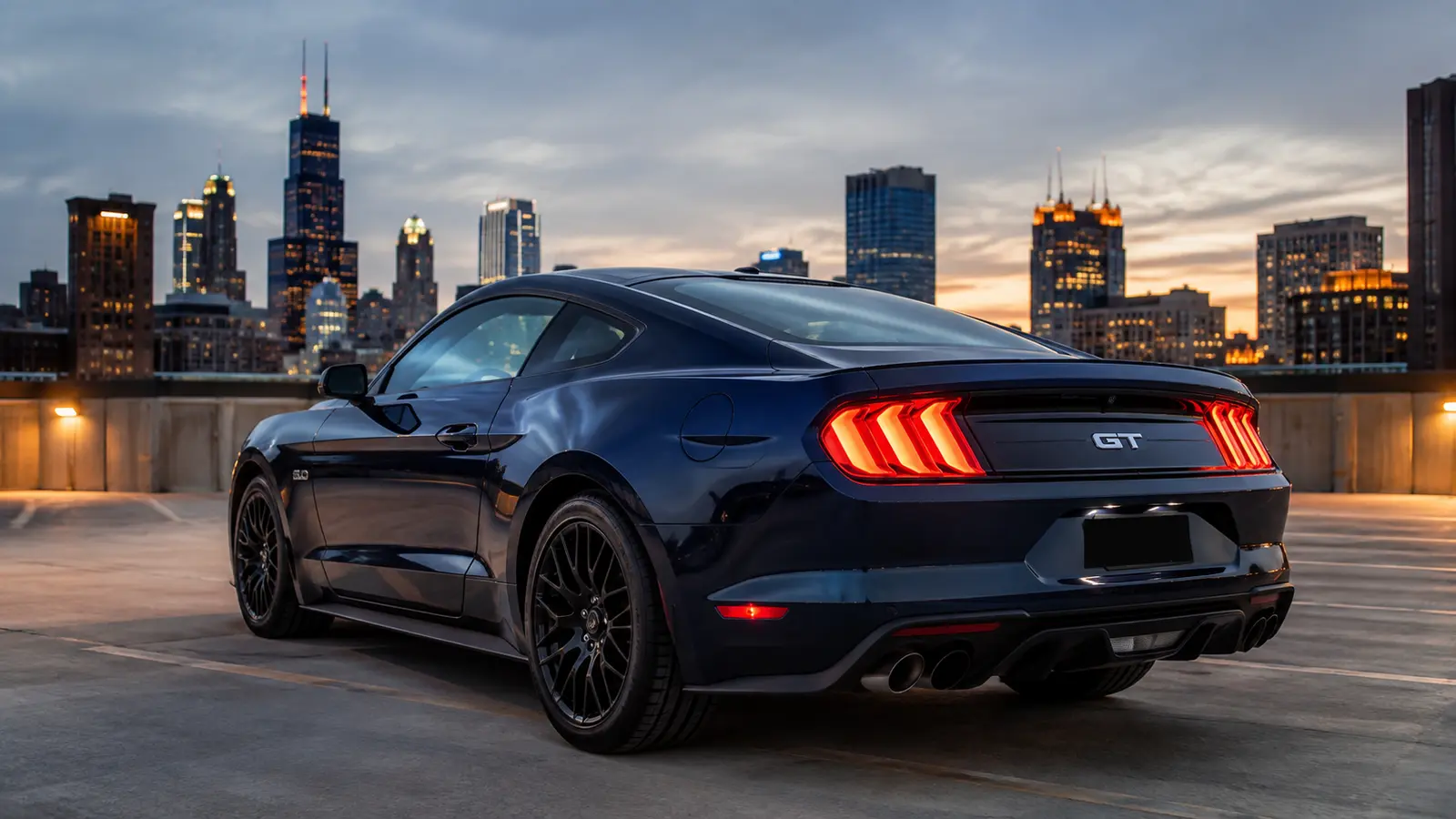 АВТО 1001760 синий Ford Mustang GT на крыше паркинга
