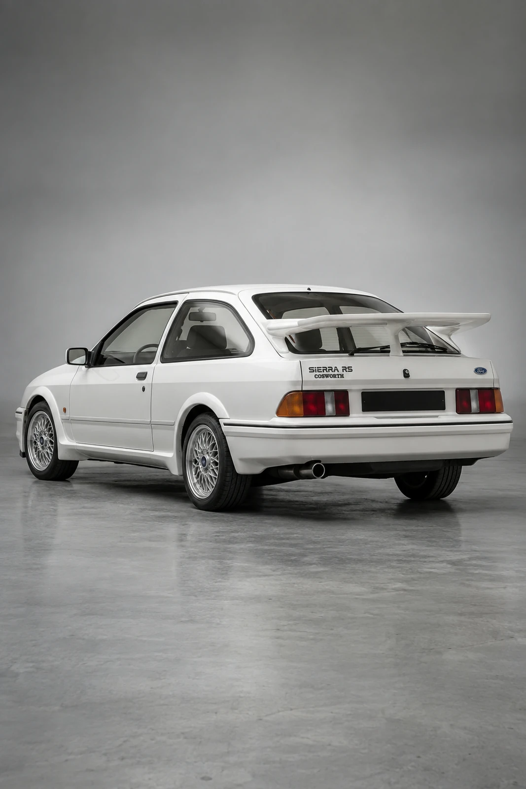 АВТО 1007661 белый Ford Sierra RS Cosworth в студии