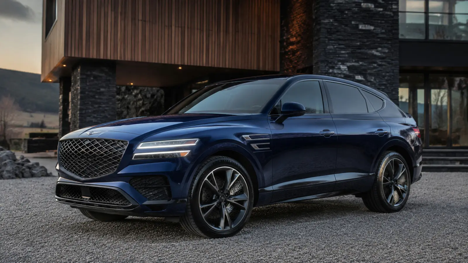 АВТО 1002885 тёмно синий Genesis GV80 Coupe крупно у дизайнерского дома