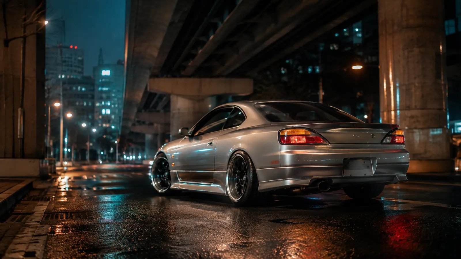 АВТО 1002022 серебристый Nissan Silvia S15 у ночного метро