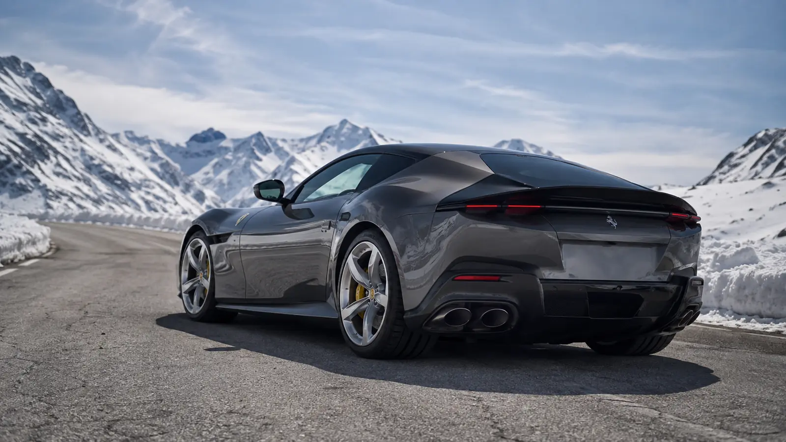 АВТО 1002233 графитовый Ferrari 12Cilindri крупно на заснеженном перевале