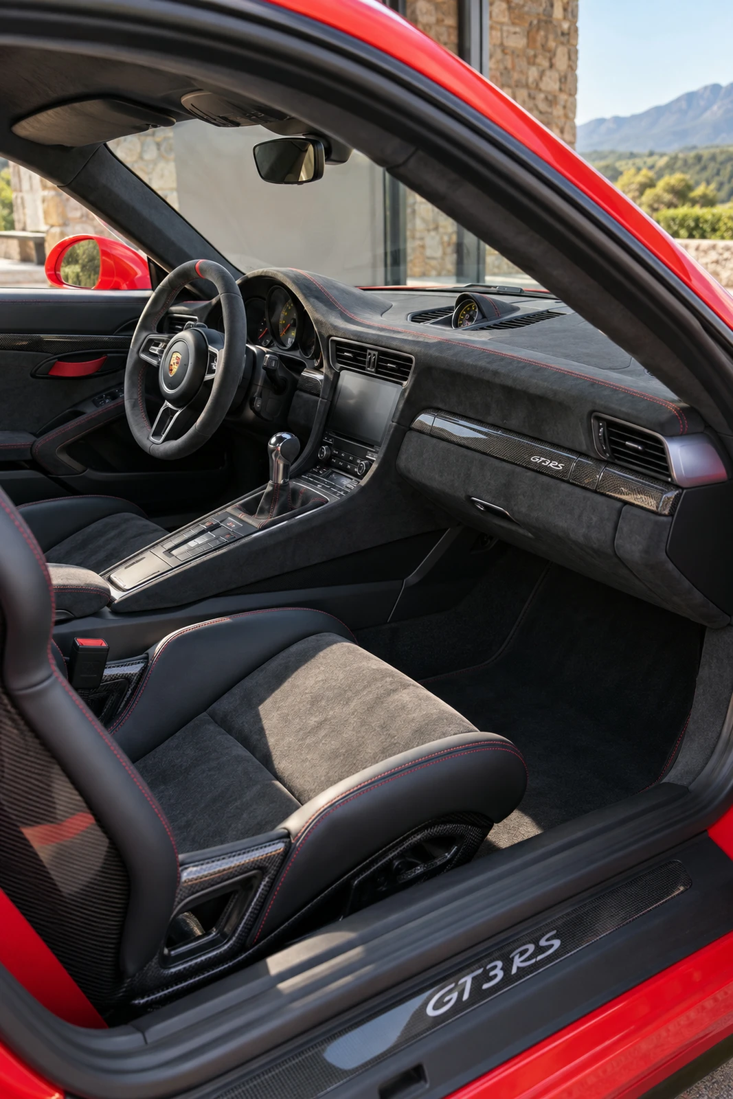 АВТО 1007935 Порше 911 GT3RS красный Салон и панель
