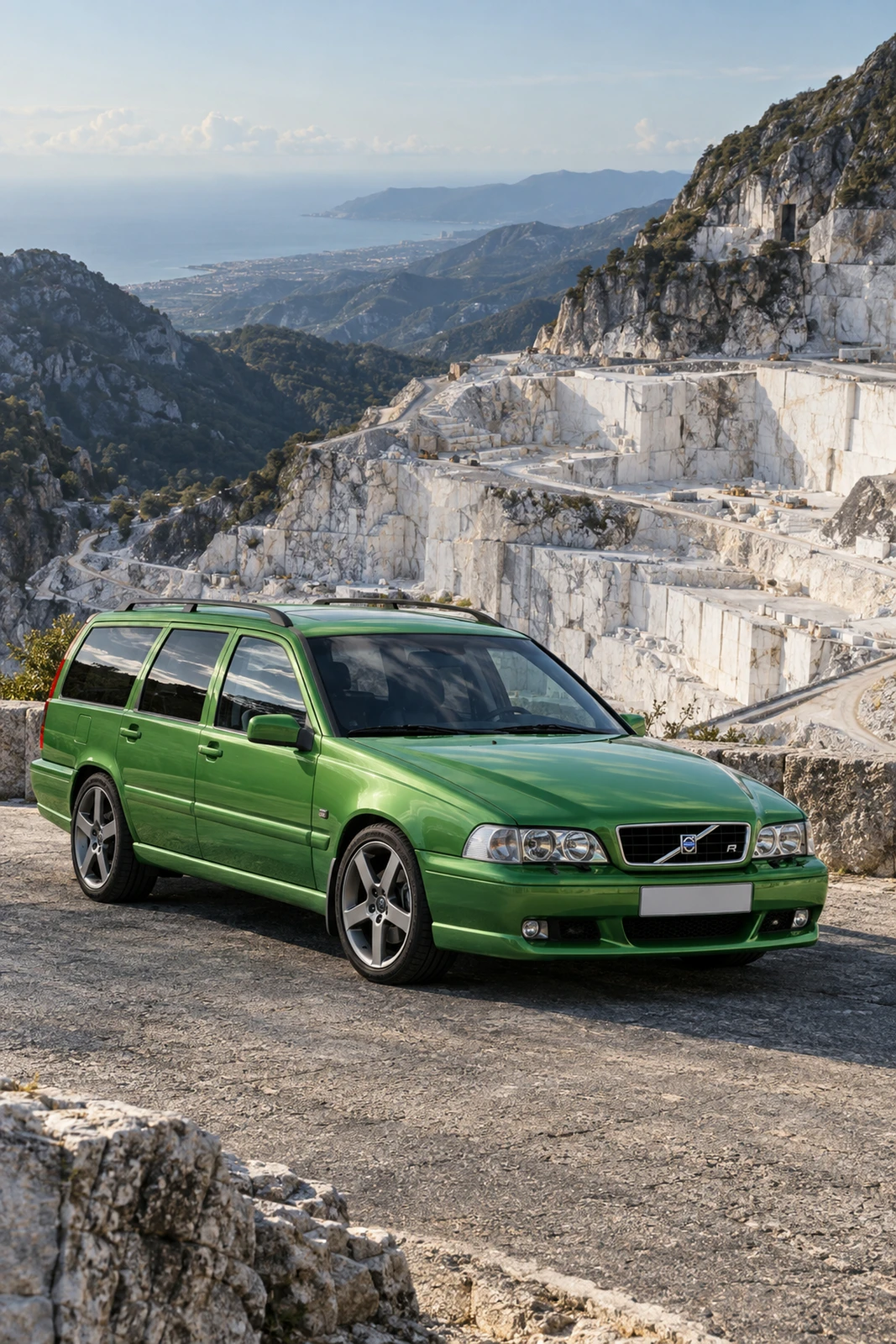 АВТО 1008599 Вольво V70R зелёный Каррарский мраморный карьер