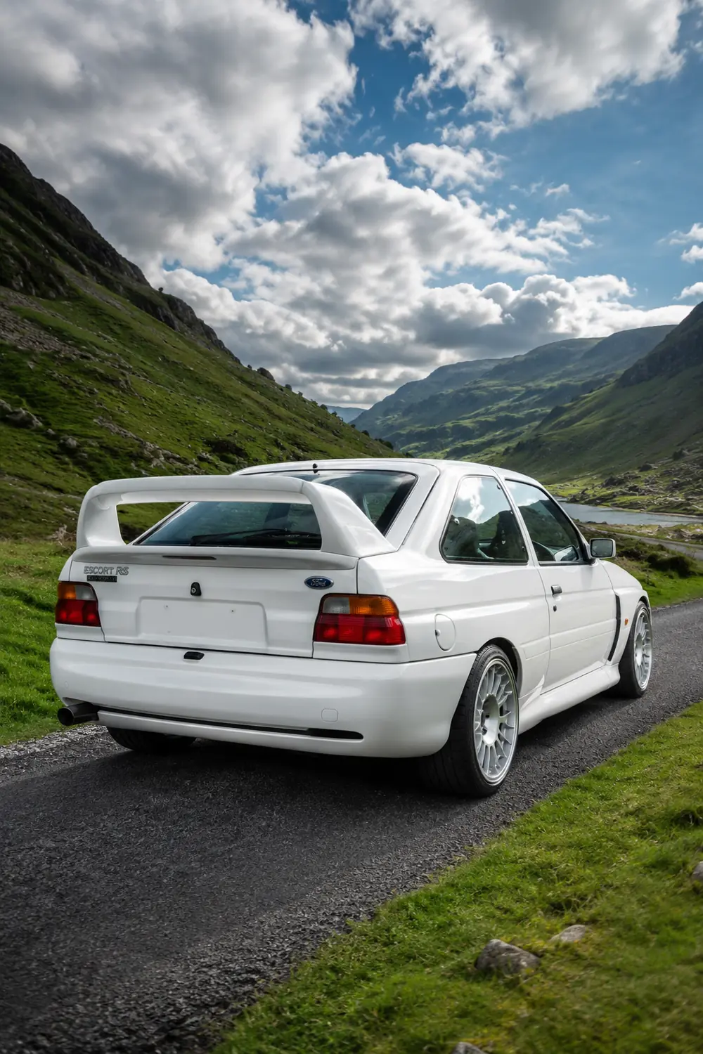 АВТО 1003911 Ford Escort RS Cosworth restomod в Уэльсе