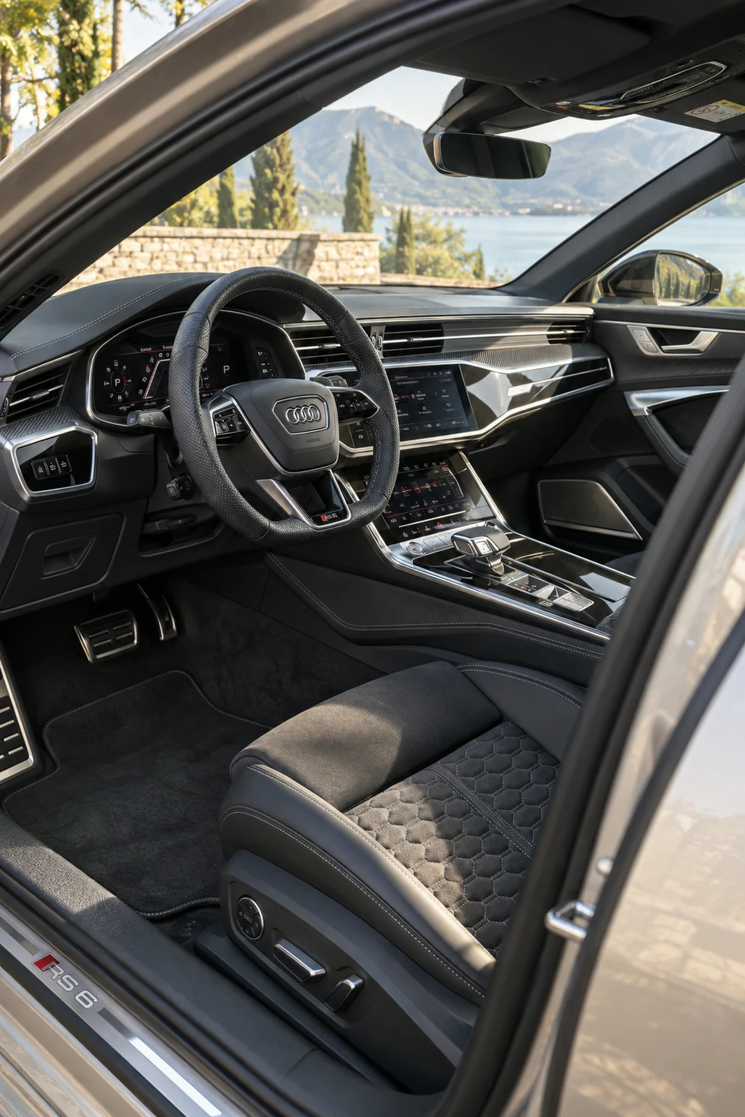 АВТО 1007835 Ауди RS6 шампань Салон и панель