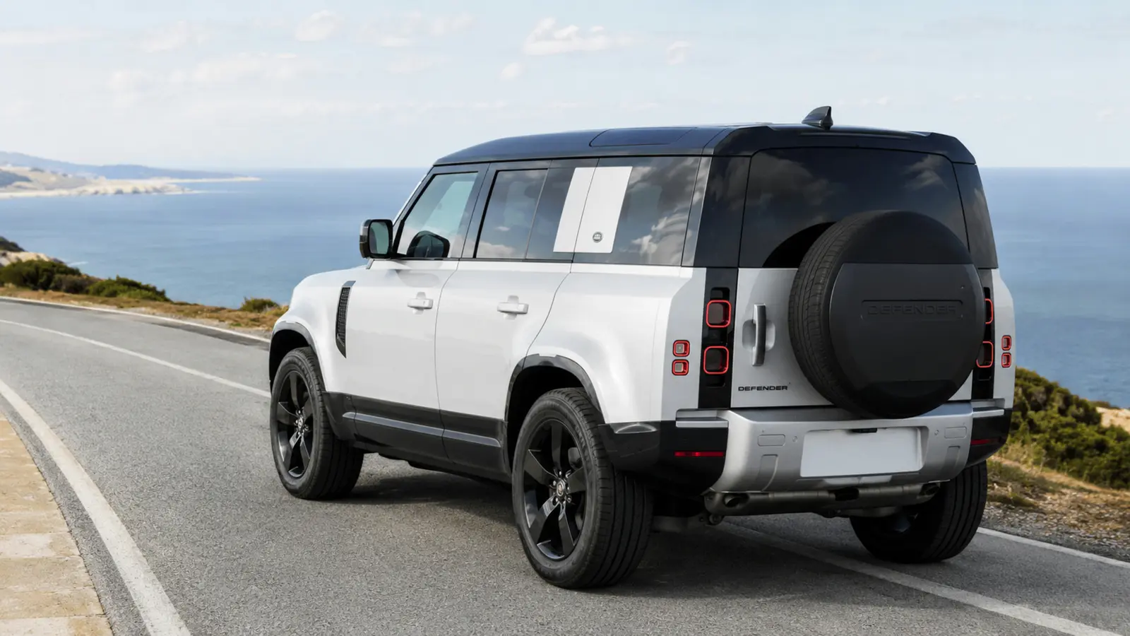 АВТО 1003161 жемчужно-белый Land Rover Defender 110 V8 крупно премиальный кадр