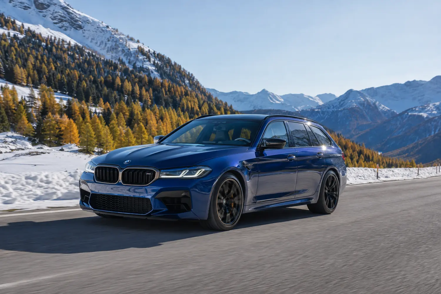 АВТО 1003713 синий BMW M5 Touring на заснеженном перевале