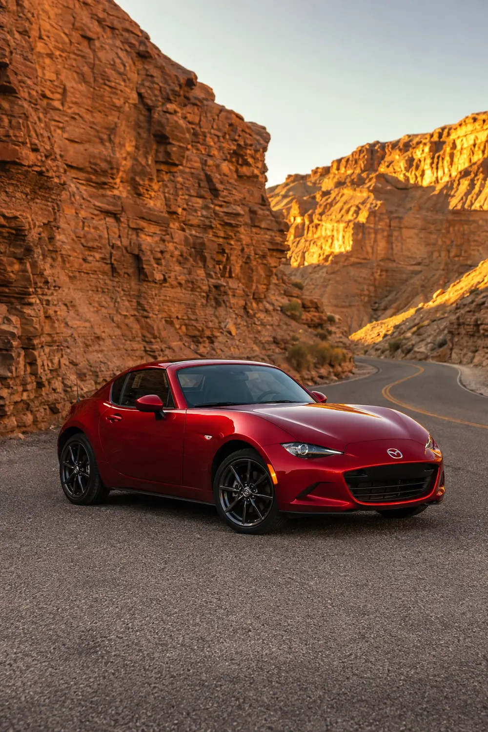 АВТО 1003789 красная Mazda MX5 RF в пустынном каньоне